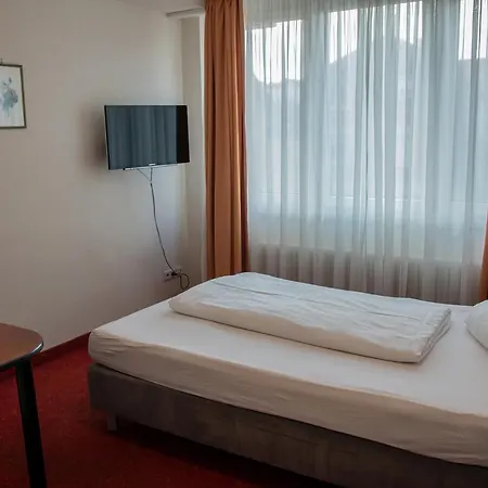 Hotel Alpha 2*