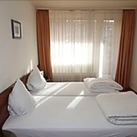 Hotel Alpha 2*